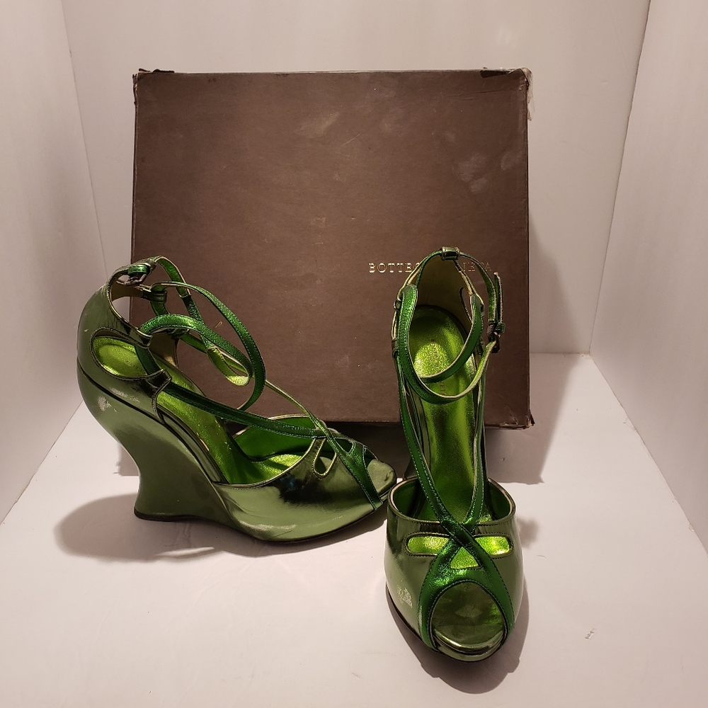 Bottega Veneta metallic verde sz 40 fits small